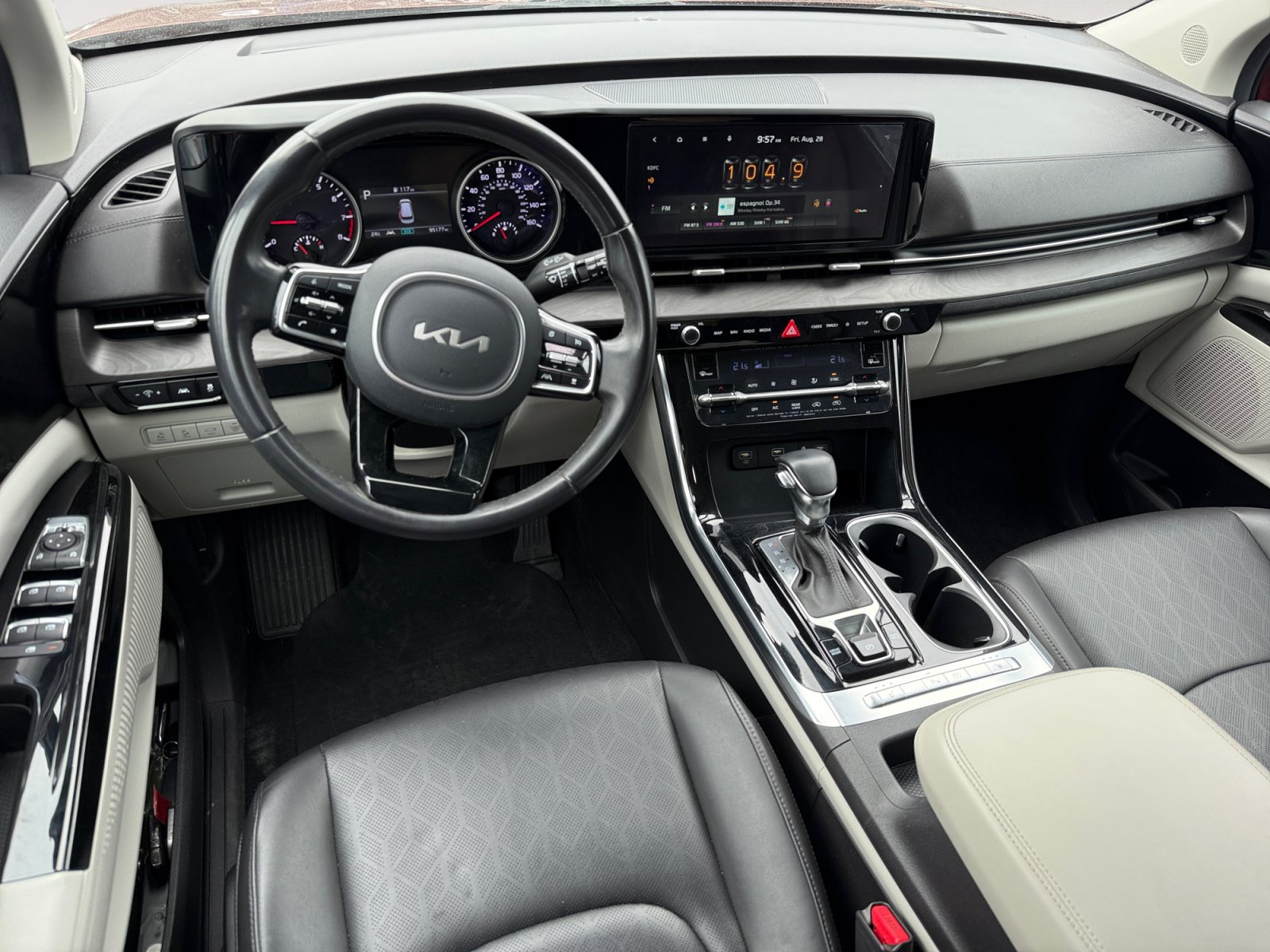 Used 2022 Kia Carnival EX FWD image 15