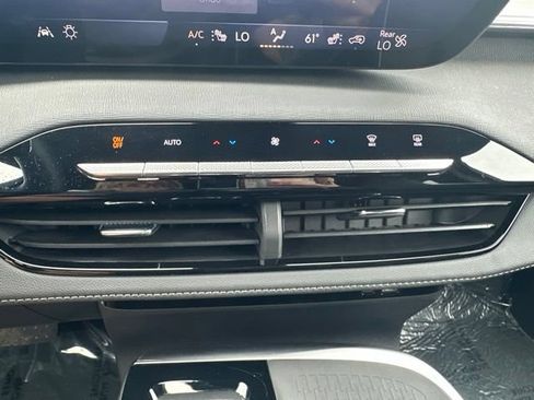 Used 2025 Buick Enclave Preferred AWD/4WD image 30