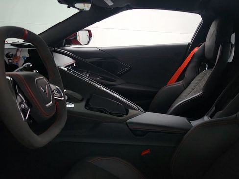 Used 2025 Chevrolet Corvette Stingray Premium Cpe w/ Stealth Interior Trim Package RWD image 17
