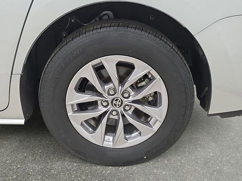 Used 2024 Toyota Sienna XLE FWD image 27