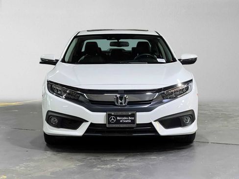 Used 2018 Honda Civic Touring image 8