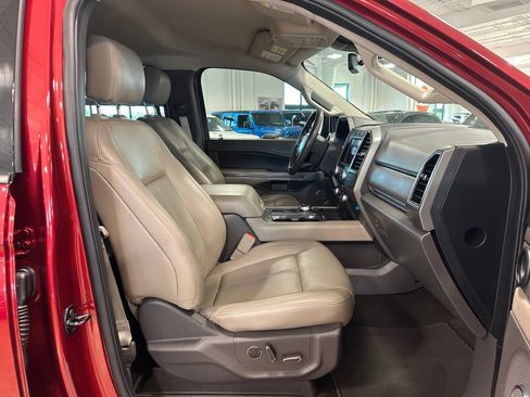 Used 2019 Ford Expedition Max XLT w/ Equipment Group 202A RWD image 43