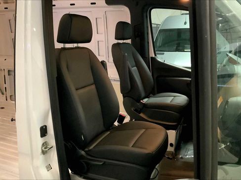 Used 2024 Mercedes-Benz Sprinter 2500 image 8