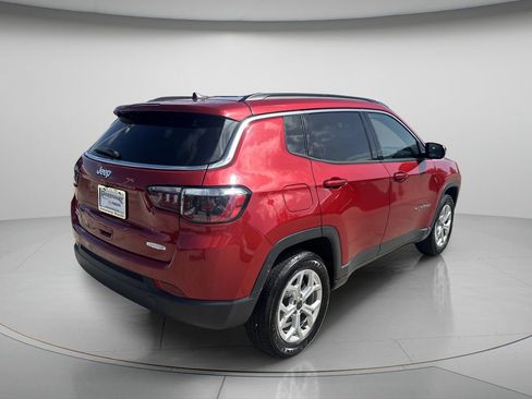 Used 2025 Jeep Compass Latitude w/ Sun & Sound Group AWD/4WD image 7