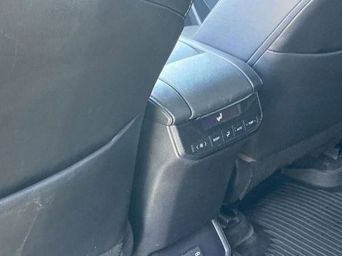 Used 2023 Toyota Highlander XSE FWD image 18