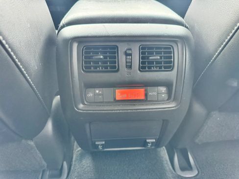 Used 2013 Nissan Pathfinder SL FWD image 24