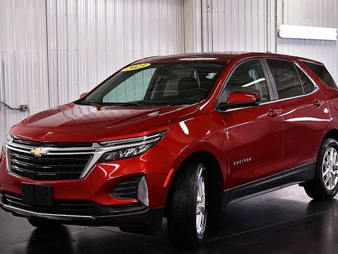 Used 2023 Chevrolet Equinox LT image 3