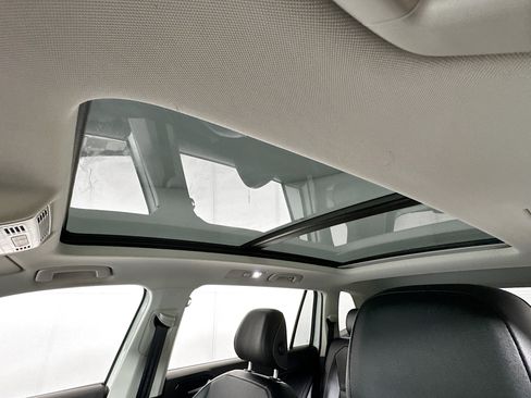 Used 2023 Volkswagen Tiguan SE w/ Panoramic Sunroof Package AWD/4WD image 5