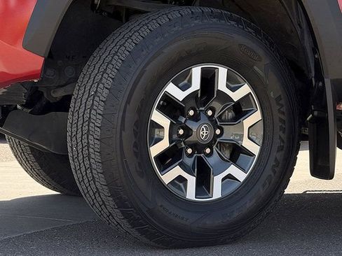 Used 2020 Toyota Tacoma TRD Off-Road AWD/4WD image 25