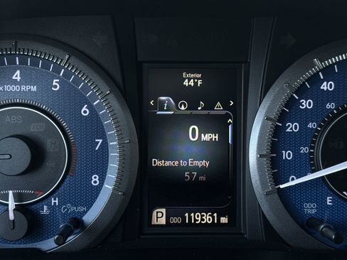 Used 2017 Toyota Sienna XLE image 12