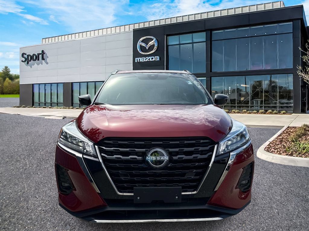 Used 2024 Nissan Kicks SR w/ SR Premium Package FWD image 9
