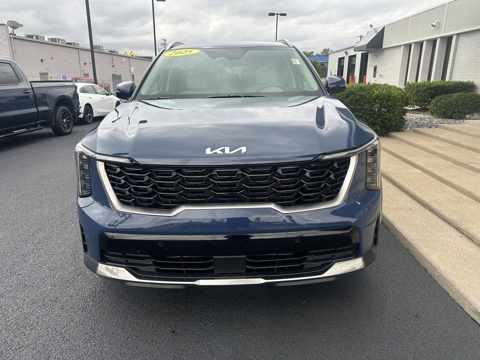 Used 2025 Kia Sorento S FWD image 5