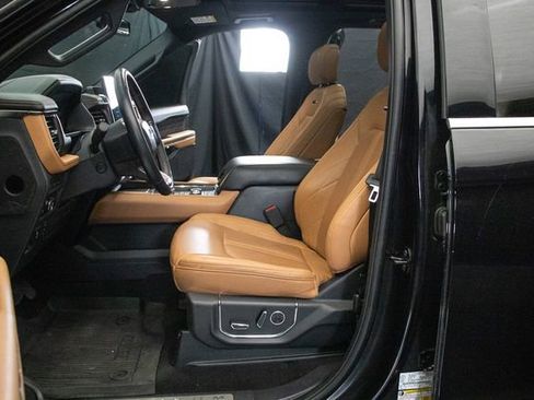 Used 2024 Ford Expedition Max Platinum AWD/4WD image 28
