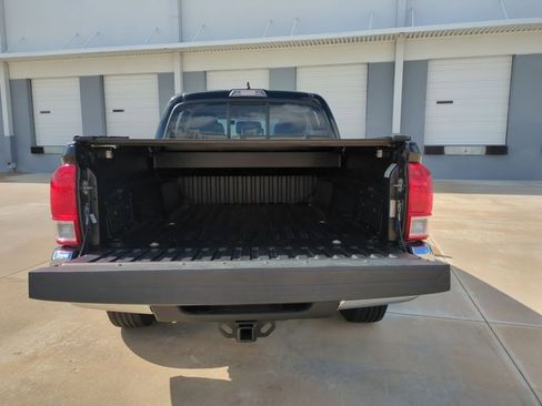 Used 2016 Toyota Tacoma SR5 w/ Towing Package image 6