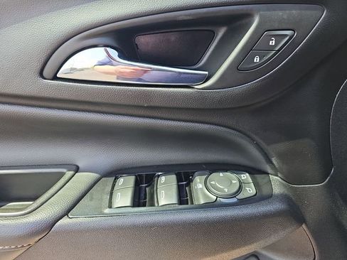 Used 2024 Chevrolet Equinox Premier AWD/4WD image 24