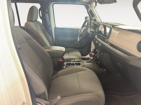 Used 2025 Jeep Gladiator Sport AWD/4WD image 4