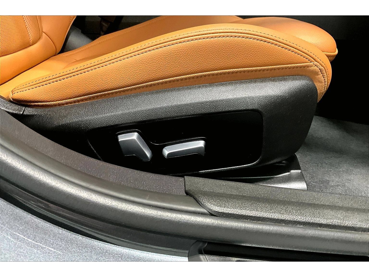 Used 2022 BMW 330e w/ Driving Assistance Package RWD image 50