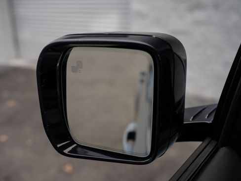 Used 2022 Land Rover Defender 110 SE image 34