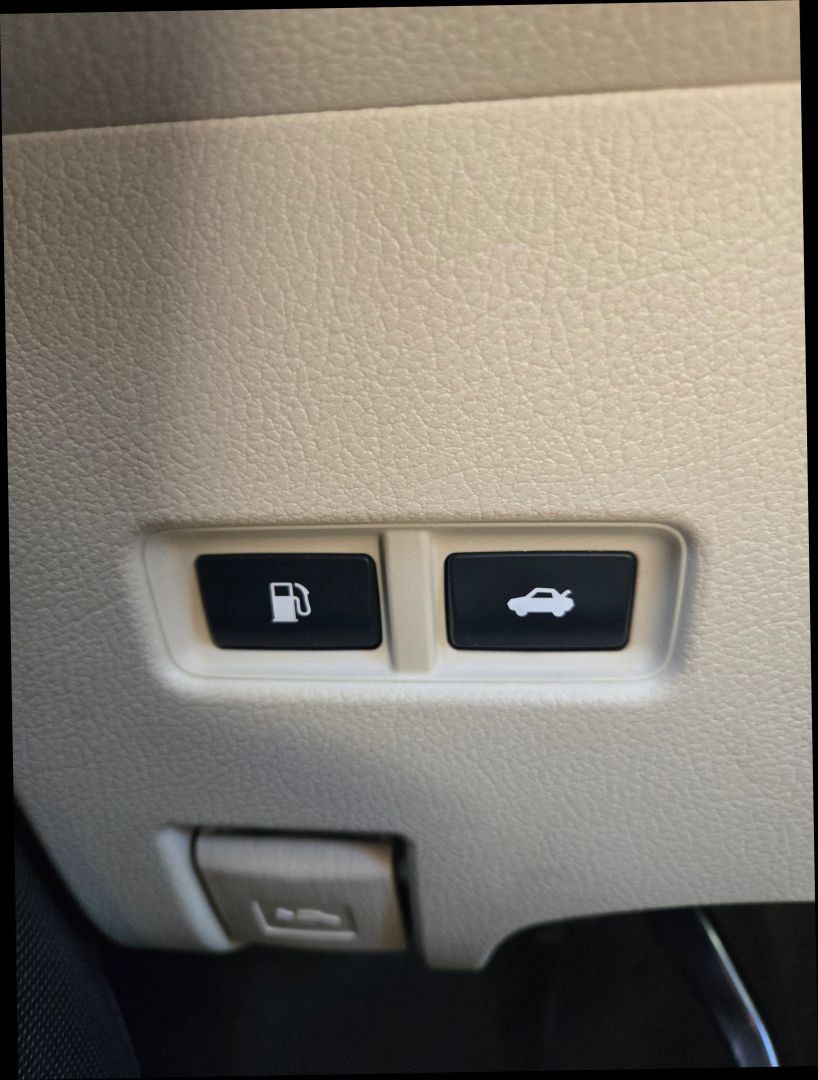 Used 2011 Lexus HS 250h w/ Preferred Accessory Package FWD image 29