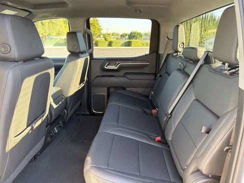 Used 2025 GMC Sierra 1500 SLT image 29