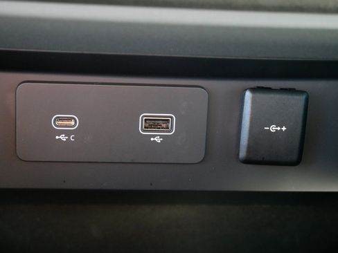 Used 2024 Land Rover Defender 130 X image 29