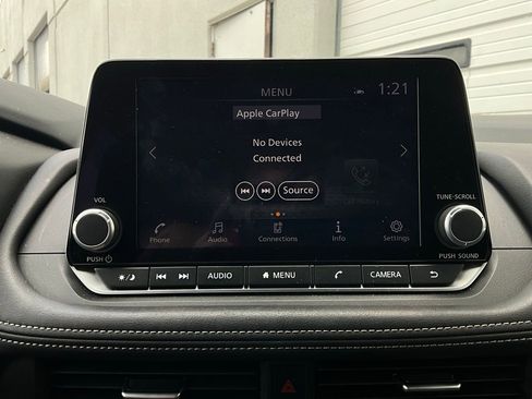 Used 2025 Nissan Rogue SV FWD image 29