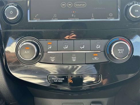 Used 2020 Nissan Rogue Sport S image 23