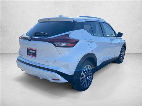 Used 2022 Nissan Kicks SV FWD image 5