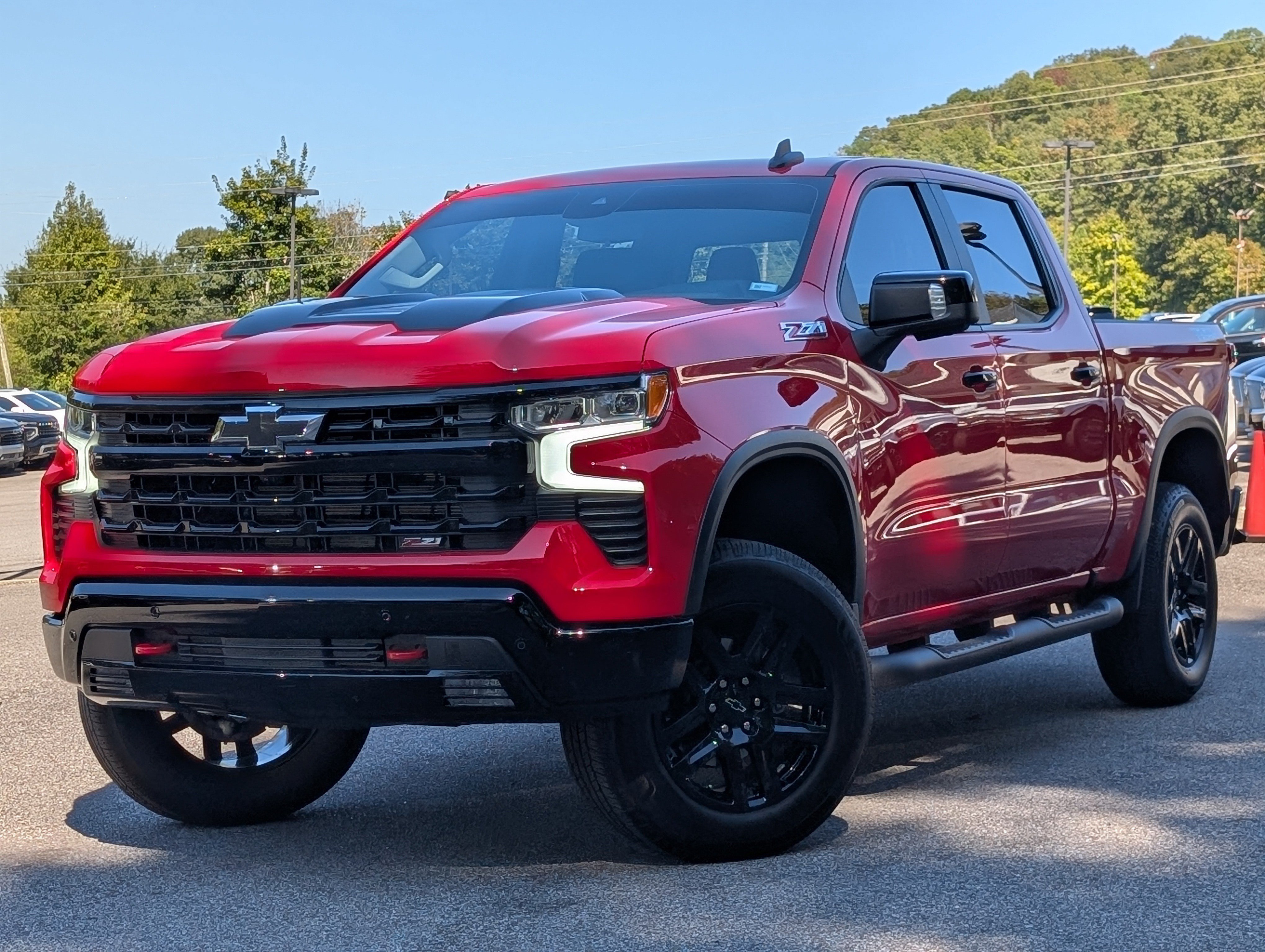 Used 2024 Chevrolet Silverado 1500 LT Trail Boss w/ LT Trail Boss Premium Package AWD/4WD image 4