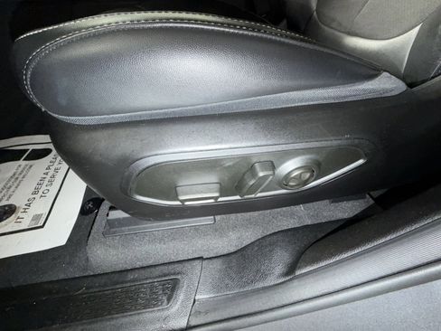 Used 2022 Jeep Grand Cherokee L Laredo image 14