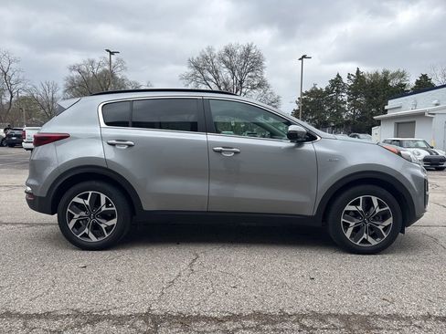 Used 2022 Kia Sportage EX image 2