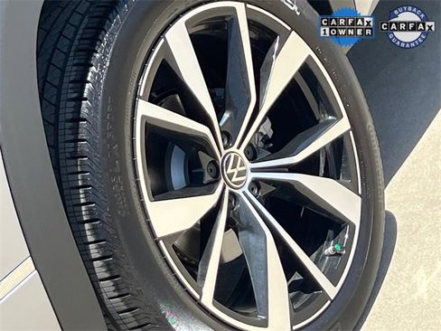 Used 2025 Volkswagen Atlas SEL Premium R-Line image 9