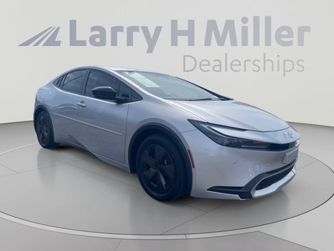 Certified 2026 Toyota Prius Plug-In Hybrid FWD image 7