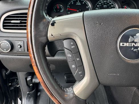 Used 2011 GMC Yukon XL Denali RWD image 29