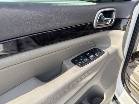 Used 2011 Jeep Grand Cherokee Laredo image 42