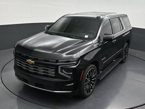 Used 2025 Chevrolet Tahoe High Country AWD/4WD image 17