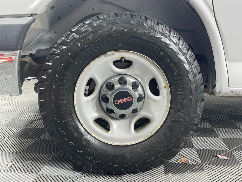 Used 2013 GMC Savana 2500 LT w/ LT Preferred Equipment Group RWD image 13