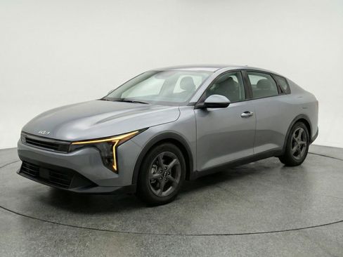 Used 2025 Kia K4 FWD image 3