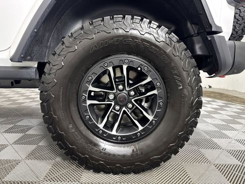 Used 2025 Jeep Wrangler Unlimited Rubicon image 17