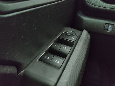 Used 2023 Chevrolet Colorado W/T image 27