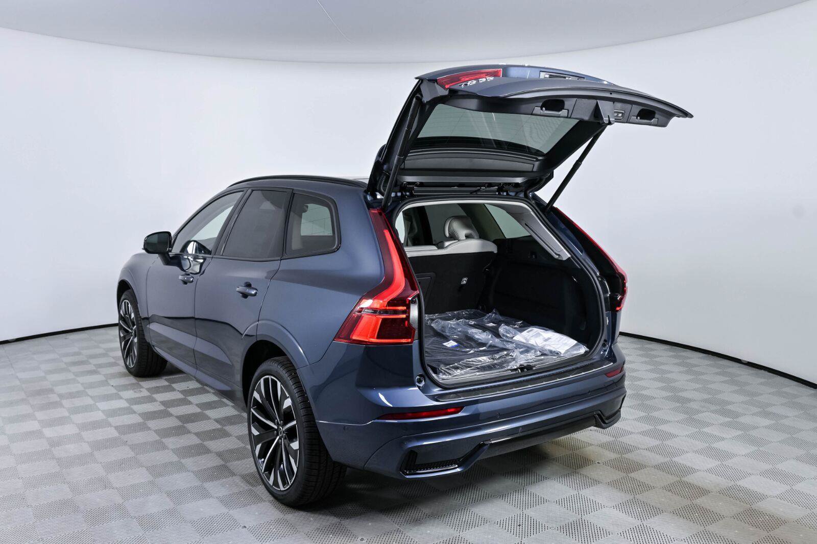 Used 2027 Volvo XC60 B5 Ultra AWD/4WD image 31