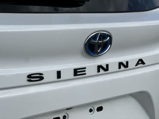 Used 2025 Toyota Sienna LE AWD/4WD image 29