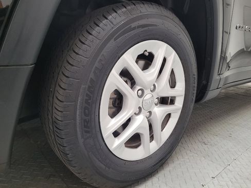 Used 2018 Jeep Compass Sport w/ Tech Group FWD image 31