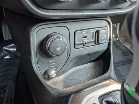 Used 2017 Jeep Renegade Sport w/ Power & Air Group AWD/4WD image 24