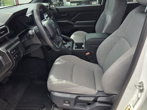 Certified 2025 Toyota Tacoma SR5 AWD/4WD image 4