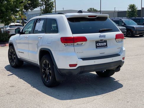 Used 2018 Jeep Grand Cherokee Laredo AWD/4WD image 5
