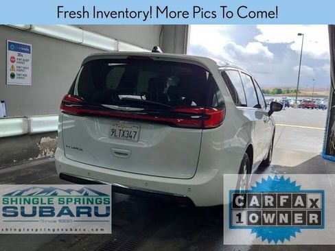 Used 2023 Chrysler Pacifica Touring-L FWD image 2