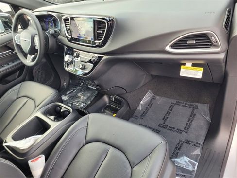 New 2026 Chrysler Voyager LX image 18