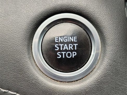 Used 2020 Toyota Highlander XLE image 24