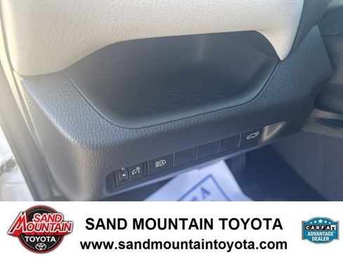 Used 2021 Toyota RAV4 XLE image 15